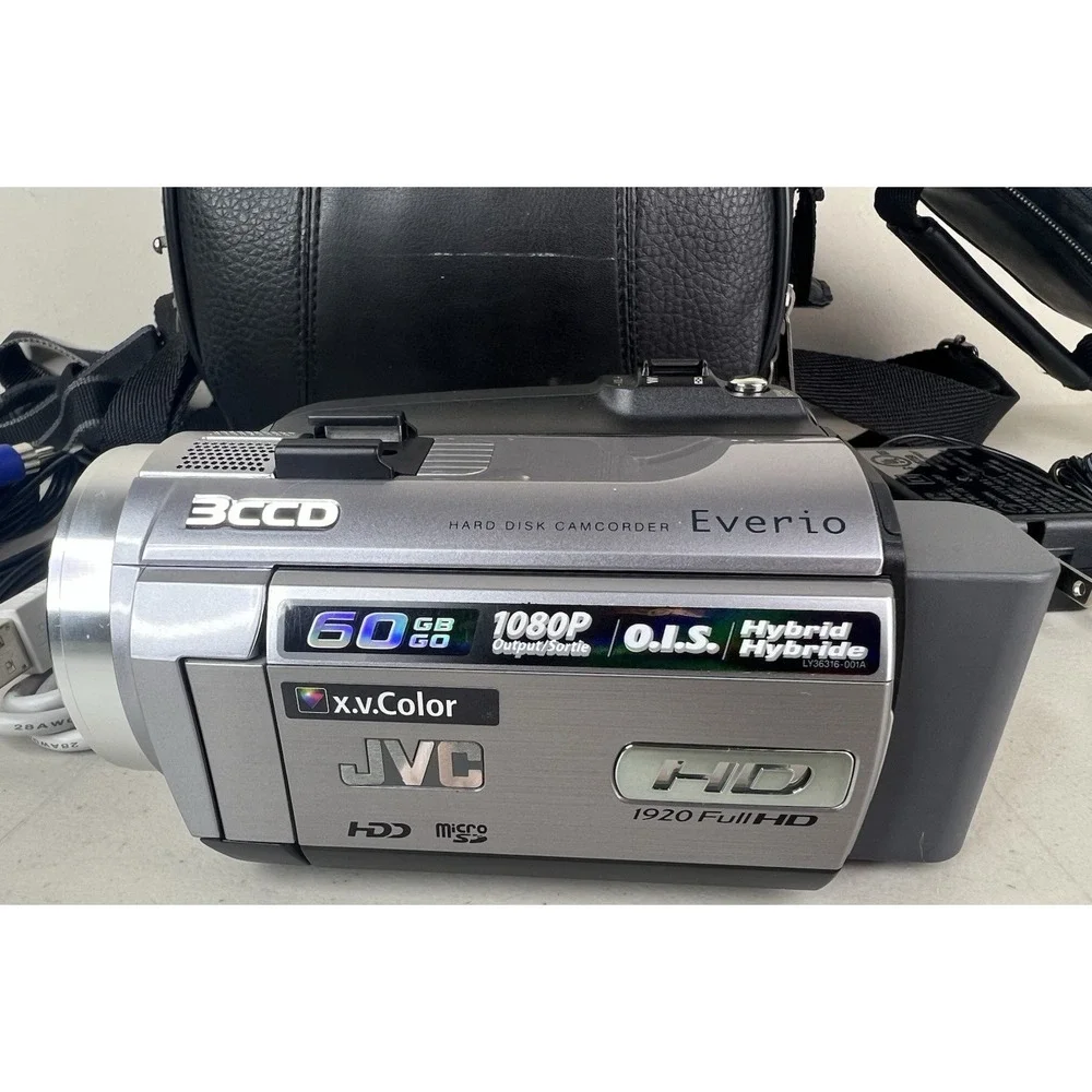 JVC Everio GZ-HD5U 3CCD HD Camcorder WORKS Battery Included